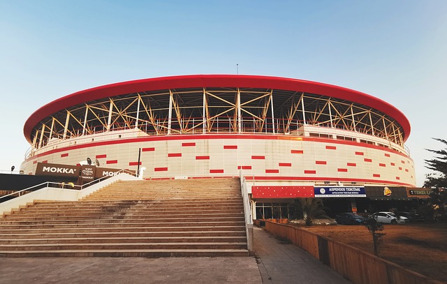 英超首次助攻，吉滕斯本赛季各项赛事助攻数为切尔西队内最多