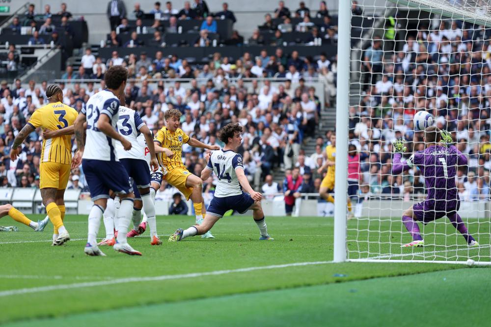 利兹联3-1胜切尔西，利物浦1-1战平桑德兰。