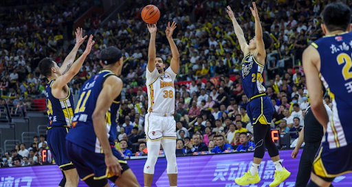 孔蒂：卡拉巴赫非常难对付，我对球队今天的表现很满意